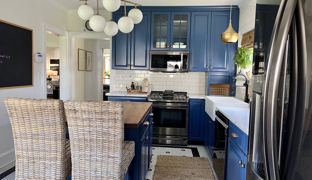 Edgewater CLE/3 bed 3.5 bath Century home near lake. Large private yard!