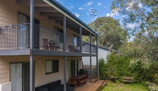EDGEWATER ESCAPE: 4 BR, 1 BA House in Bonnie Doon, Sleeps 10