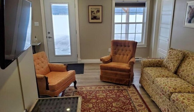 Edgewater Hideaway, Relaxing Waterfront Private Queen Suite Apartment