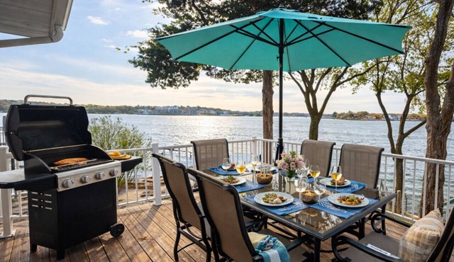 Edgewater-Lakefront 3 BD/2.5BA/Deck/Dock/Gril-16P