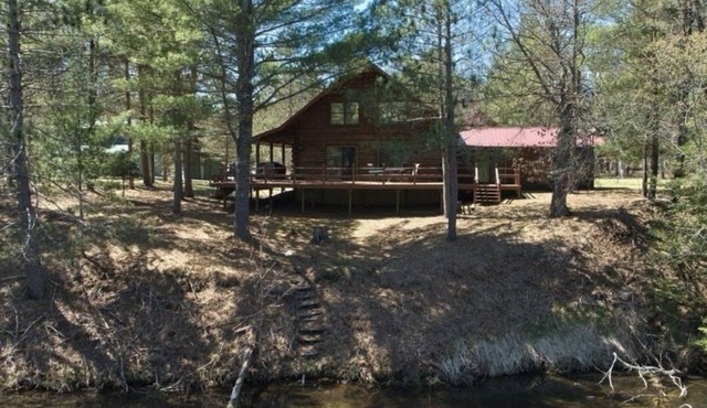 Edgewater Lodge: Riverfront Family Fun in Grayling