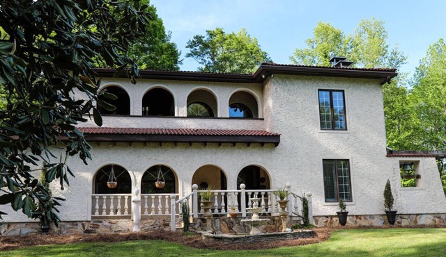 Edgewood Estate - Lakeside Mediterranean Mansion