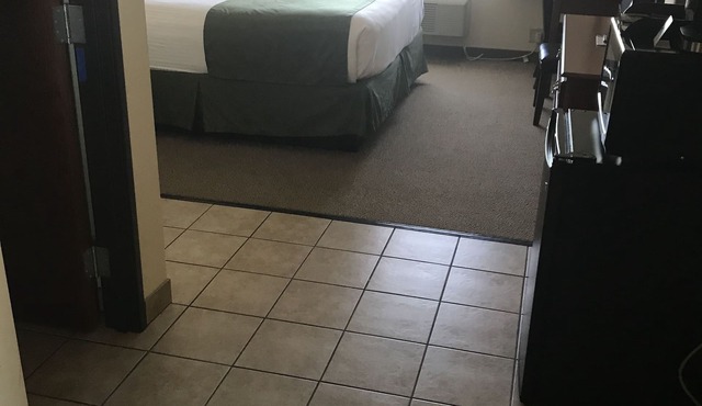 Edgewood Hotel & Suites