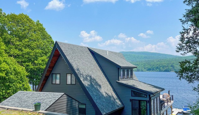 Edinburg A-Frame, Lakefront Escape, Cozy Fires, Kayaks & Spring Sunsets, Decks