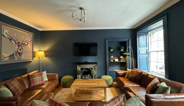 Edinburgh Castle Hideaway, Lawnmarket, Royal Mile - 2 mins walk to the Castle!nn