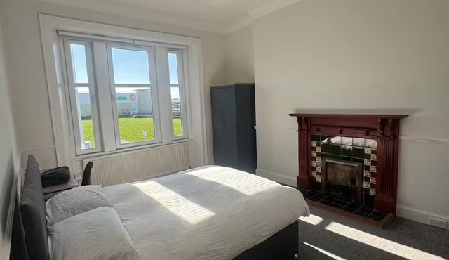 Edinburgh Duplex Sleeps 11.