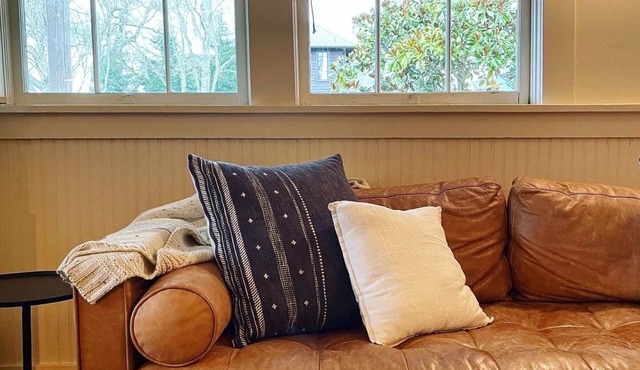 Edison Schoolhouse Loft & Cottage