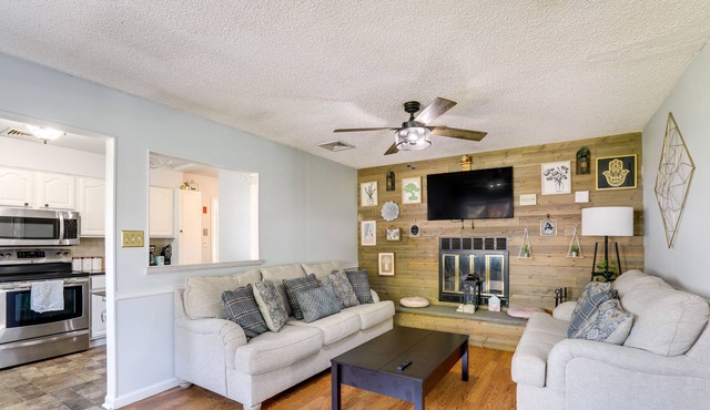 Edison Vacation Home: 1 Mi to Train Station to NYC