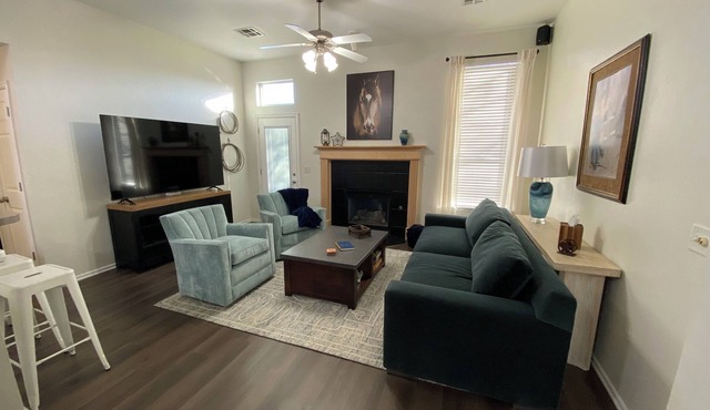 Edmond 3BR Sleeps 8 - Bunks + Games
