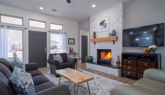 Edmond 3BR w/King Beds + EV Charger + Pet Friendly