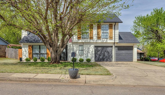 Edmond Bungalow: Cute 2 BR + Bonus Game Room with Futon