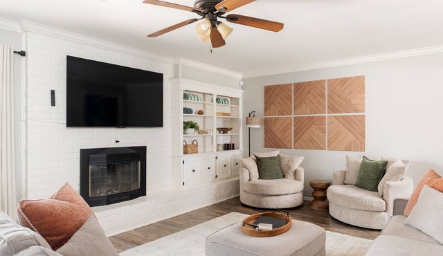 Edmond Home: Hot Tub & 2 Kings by OC