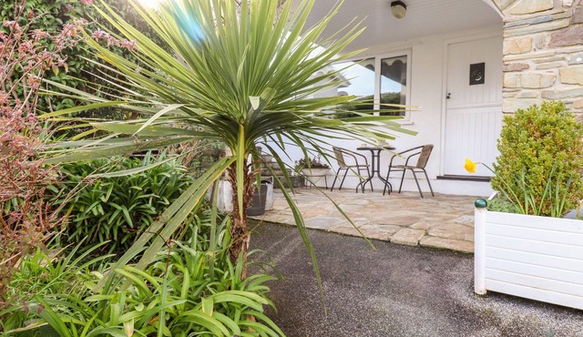 EDYVEAN, character holiday cottage, with a garden in Mevagissey