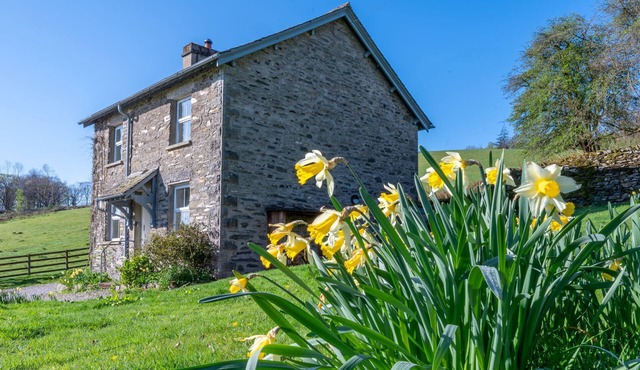 Eel House Cottage - sleeps 4 guests in 2 bedrooms