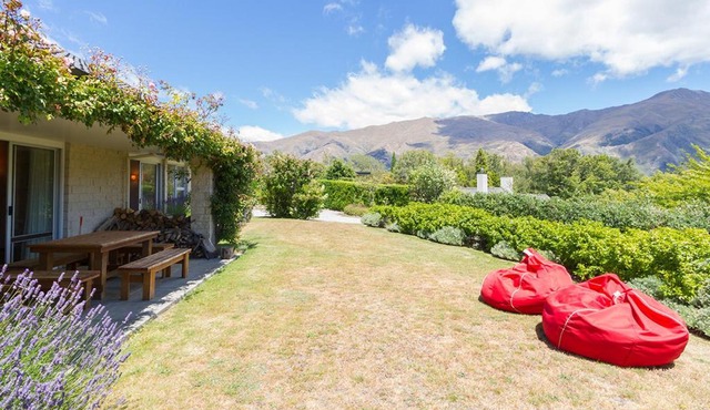 Eely Point Escape - Wanaka Holiday Home