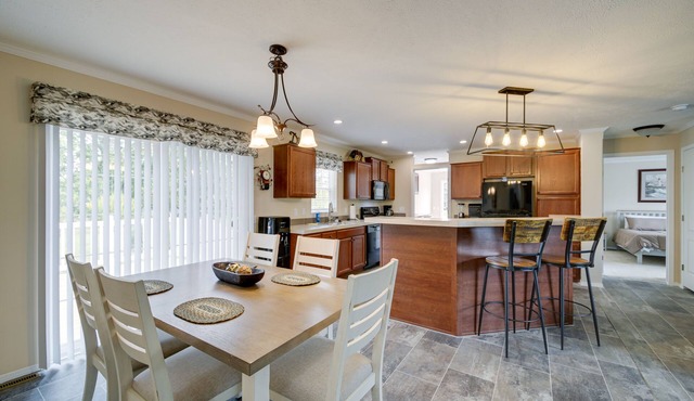 Efficiently Equipped Lewis Home: Deck & Gas Grill!