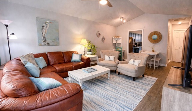 Egret's Cove-Free BEACH pass, near golfing and marina, walk to restaurants!