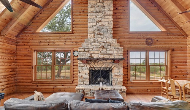 Ehad Ranch- Log Cabin on 25 acres w/ Horse Corral