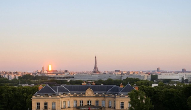 Eiffel Tower View - Entire Apartment