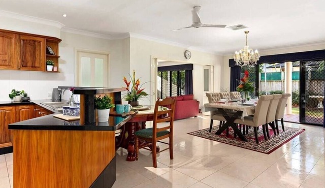 Eight Mile Plains Holiday Family Home