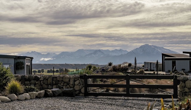 Eight On Jackson - Luggate Holiday Home