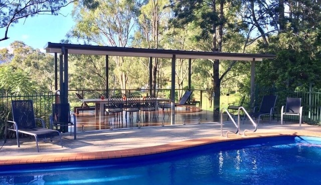 Eighteen Mile Homestead ~ escape from hustle & bustle!