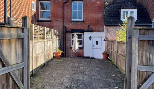 Eighty-Eight, Cathedral View with Private Parking & EV Charger