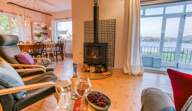 Eigionfa - an on the beach that sleeps 8 guests in 3 bedrooms