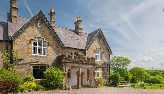 Ein Cynefin - Stylish Country Hall, Sleeps 10, In Rural Flintshire