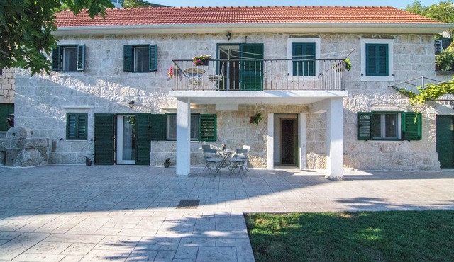 Ein Romantisches Natursteinhaus mit Pool in Dalmatien