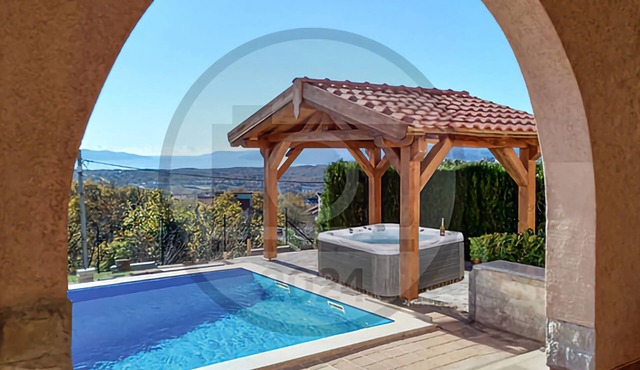 Ein Wunderschönes Haus mit Pool und Whirlpool für 10 Personen