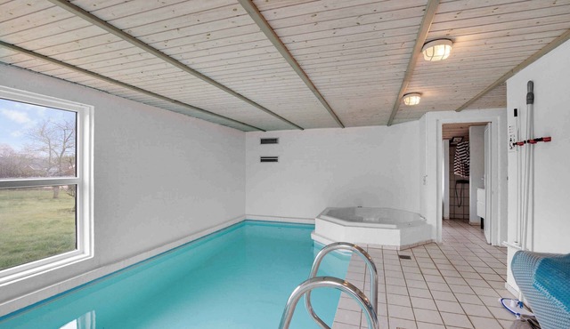 Einladendes Poolhaus mit Meerblick - Einladendes Poolhaus mit Meerblick