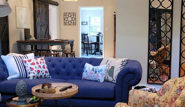 Eire Cottage, Private Waterfall views, Hot tub. On Bourbon trail.