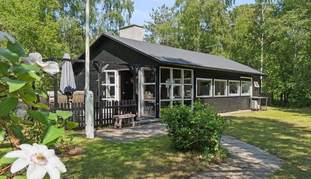 "Eirik" - 700m from the sea by Interhome