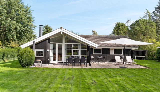 "Eivor" - 500m from the sea by Interhome
