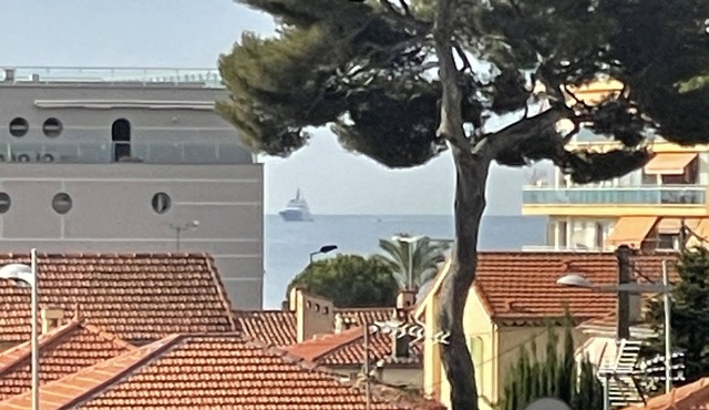 Elégant 3 Pièces au Cros de Cagnes, Parking Gratuit, à 5 Minutes des Plages