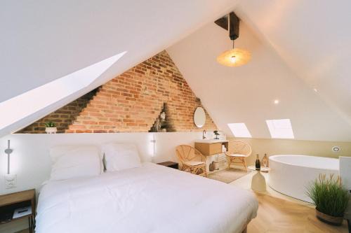 Elégante maison amiénoise - proche gare, home-cinéma, 3 chambres doubles, 1 chambre familiale avec jacuzzi privatif - La Maison Des Petits Sablon