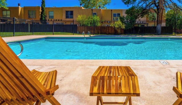 El Altos - An Irvie Home with Summer Pool