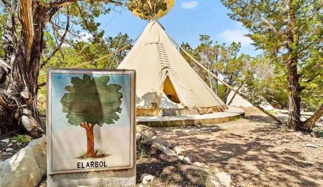 El Arbol | King Tipi w/Fire Pit + Pool Access