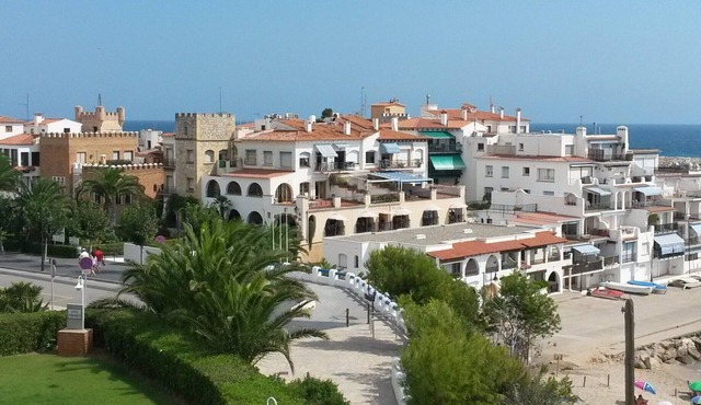 El balcó del Roc. Apartment in 1st line of the sea, two terraces, ideal for families