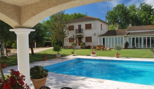 🌟✨ El Campillo House with Pool
