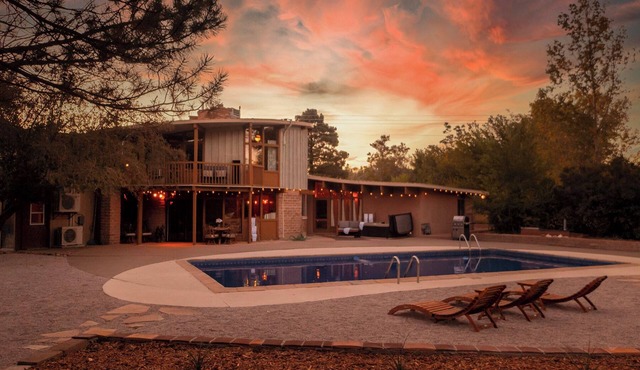 El Caracol Court 15 mins North Of Santa Fe!