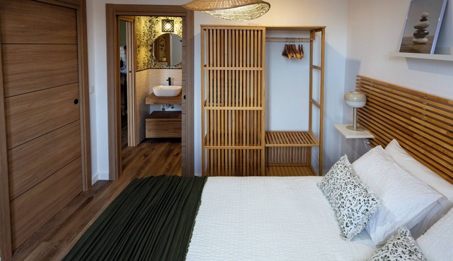 El Carmen, Valencia, 2nd floor with elevator, new apartment.