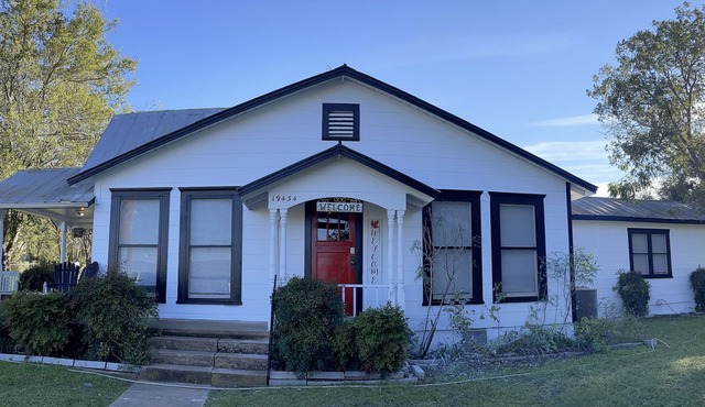 “El Castellito” on the Llano River [4 Bed House]