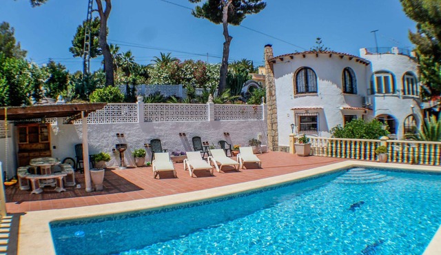 El Cisne - private pool, AC & walk to beach