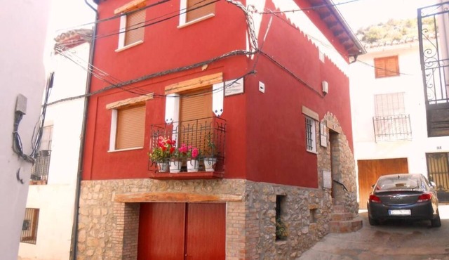 El Cuervo - Teruel. Discover the wonders of the Ebrón from Casa Navarrete.