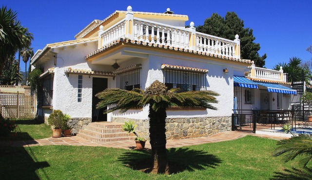 El Descanso - by Costadelsolholiday FAMILY VILLA BY MARINA heated private pool!