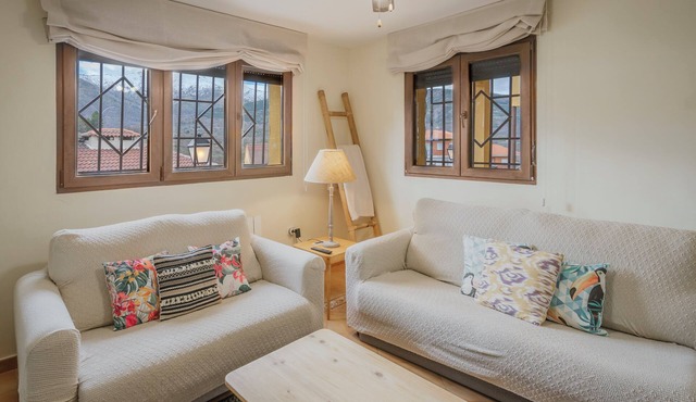 El Encanto del Alberche 'Casa 3' with Mountain View, Shared Pool and Wi-Fi
