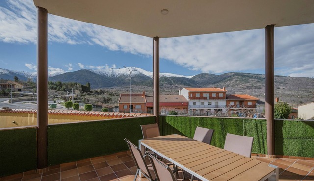 El Encanto del Alberche 'Casa 1' with Mountain View, Shared Pool and Wi-Fi