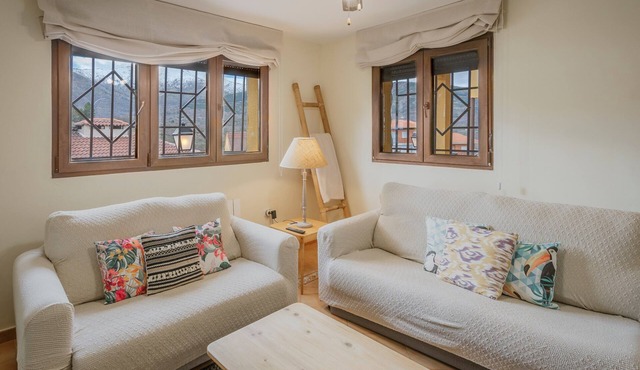 El Encanto del Alberche 'Casa 3' with Mountain View, Shared Pool and Wi-Fi